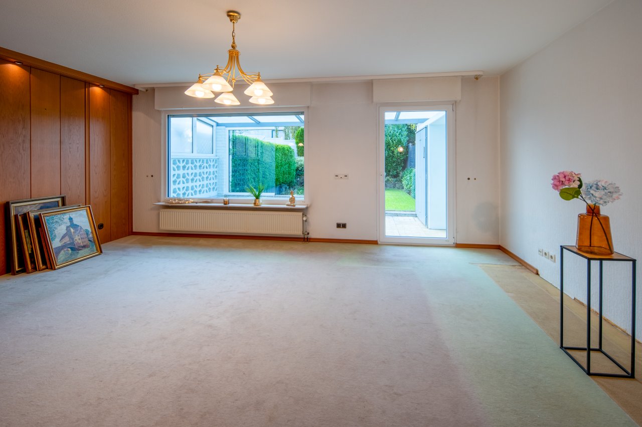 *Grosszügiges Reihenmittelhaus mit Garten in ruhiger Lage*