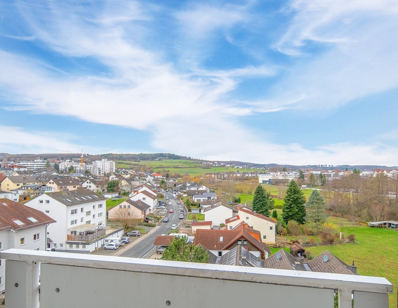 Neu-Anspach: Über den Wolken ! 1-Zimmer-Apartment mit Fernblick/ Aufzug Neu-Anspach: Über den Wolken ! 1-Zimmer-Apartment mit Fernblick/ Aufzug