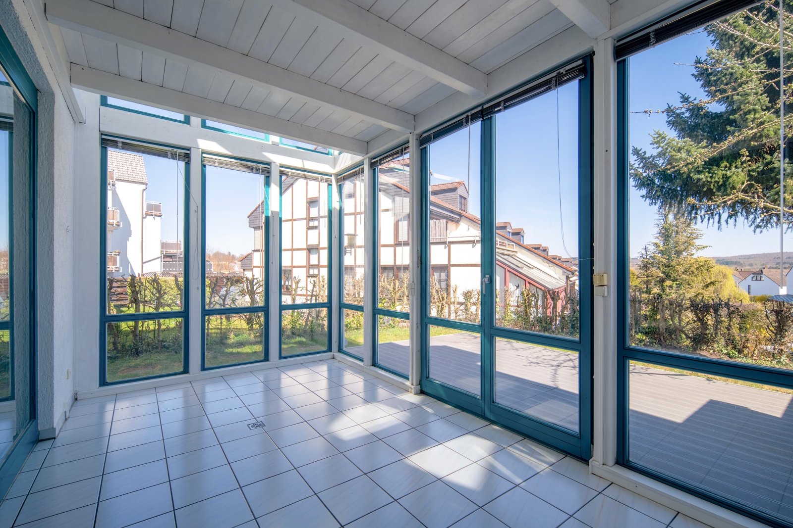Usingen: 3-Zimmer / Wie im eigenem Haus *IDEAL FÜR PAARE + SINGLES* Usingen: 3-Zimmer / Wie im eigenem Haus *IDEAL FÜR PAARE + SINGLES*